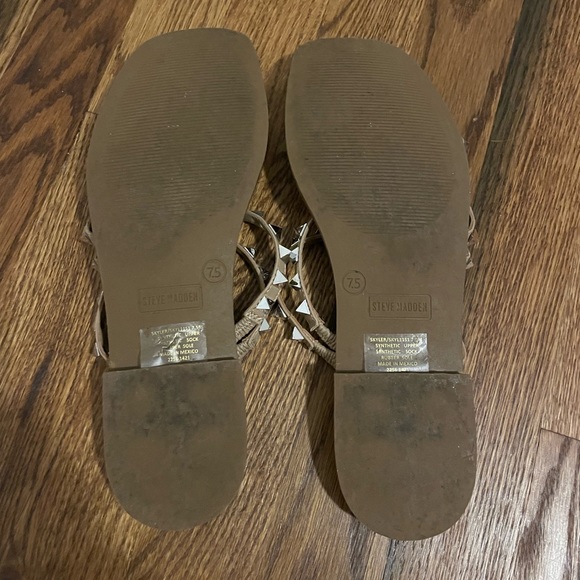 Steve Madden Studded Sandal. Size 7.5. Great Condition! - Picture 5 of 5